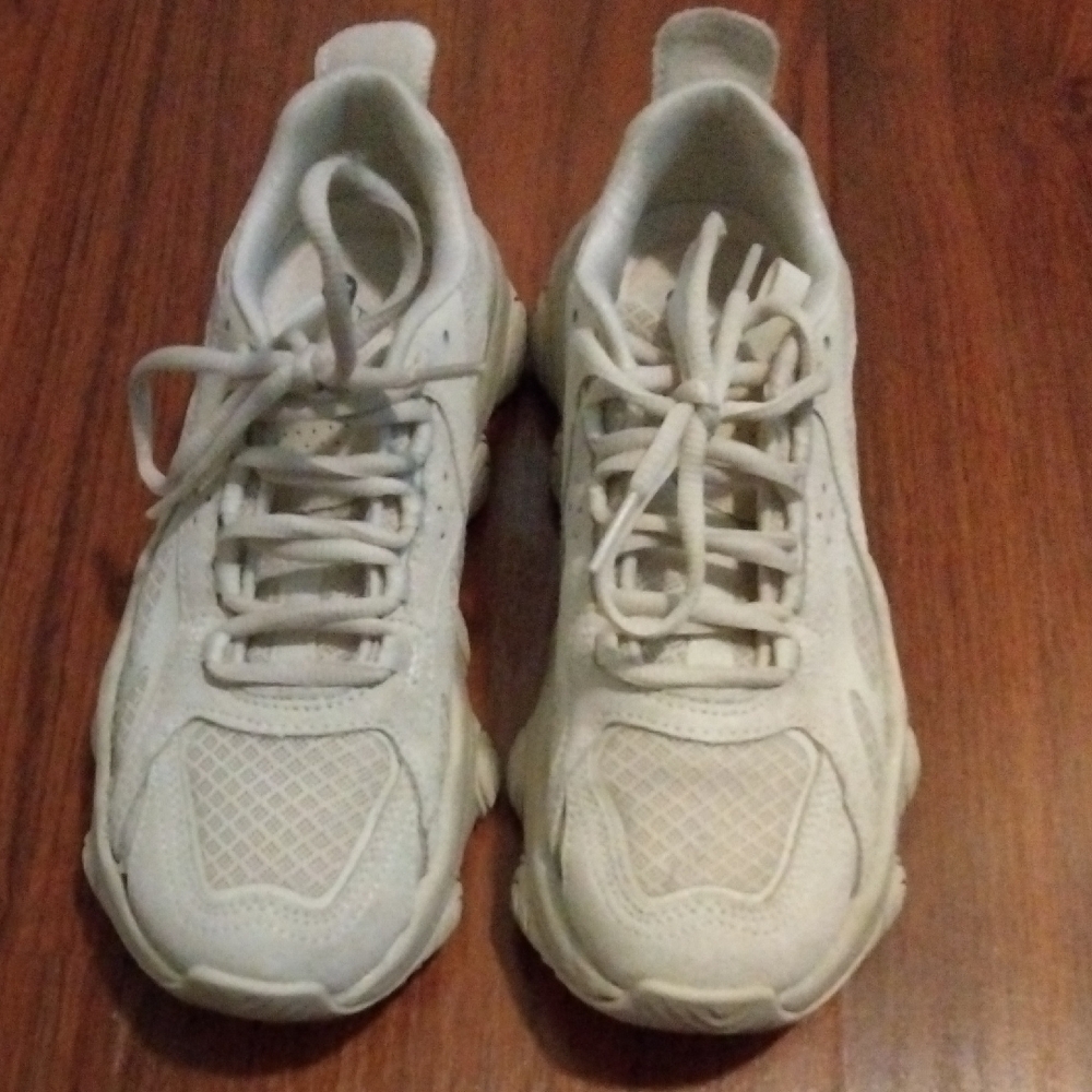 Skechers White Athletic Shoes